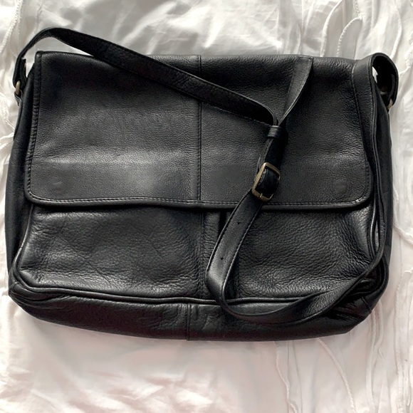 Queros Leather Briefcase - Picture 1 of 8